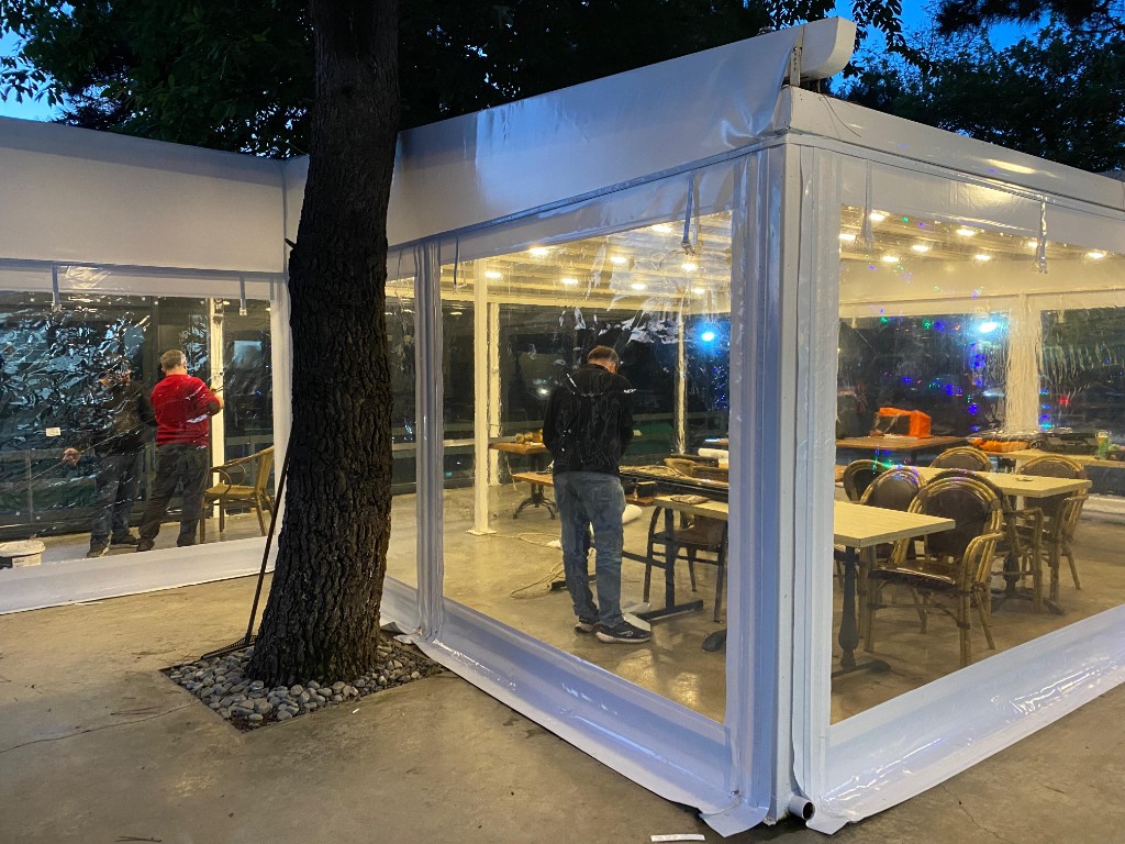 Beyaz Ağaçlı Şeffaf Kafe Kapama