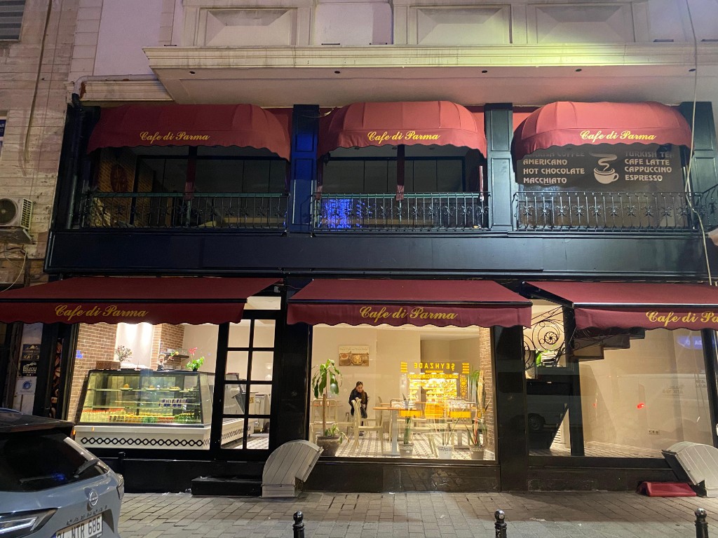 Cafe di Parma Bordo Körüklü ve Mafsallı Tente
