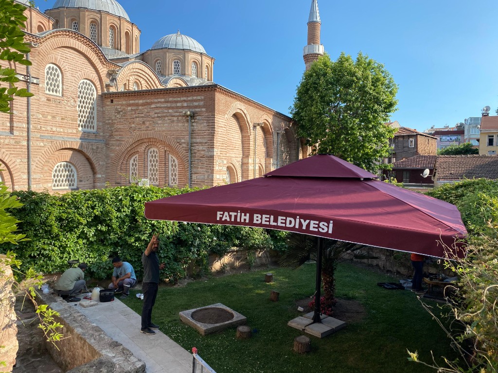 Fatih Belediyesi Bordo Bahçe Şemsiyesi