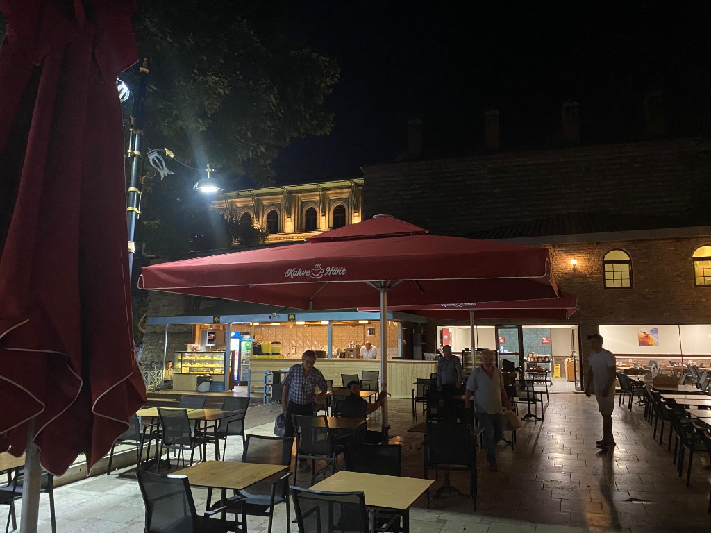 Kahve Hane Kırmızı Kafe Şemsiyesi