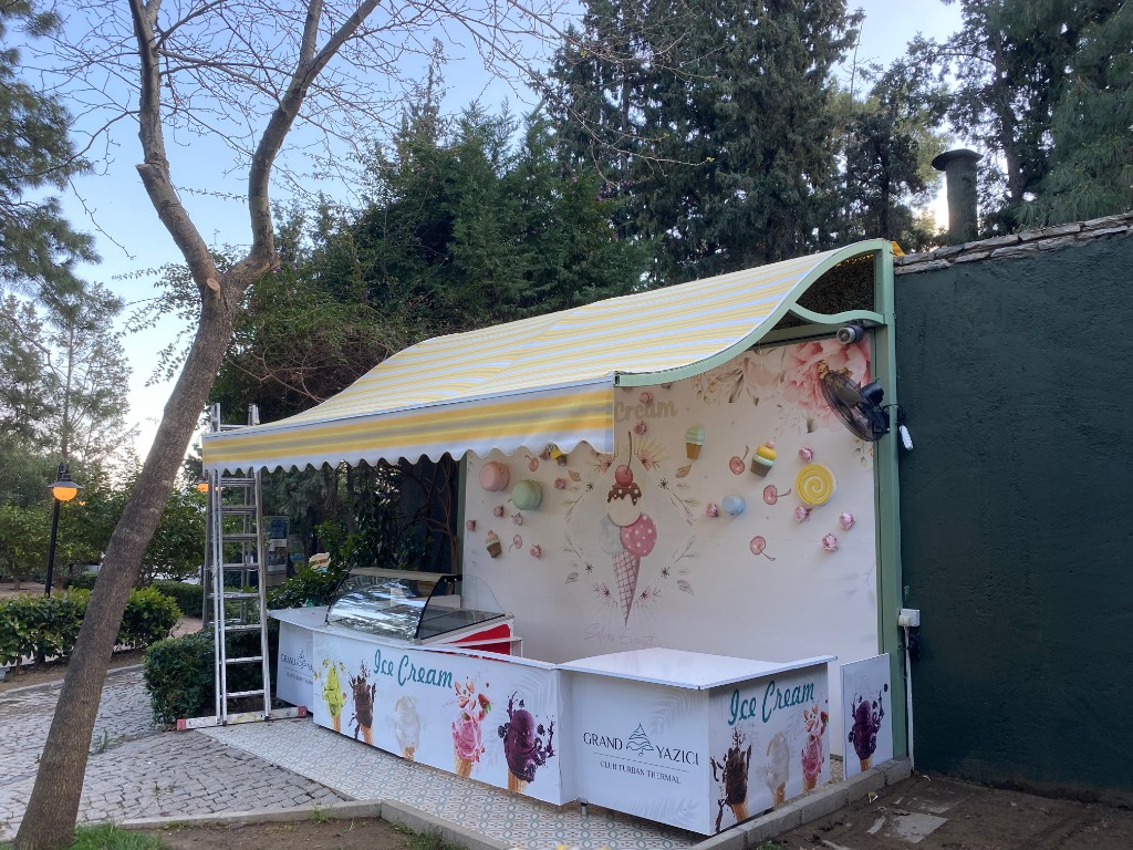 Sarı Beyaz Dondurma Standı Sabit Tente